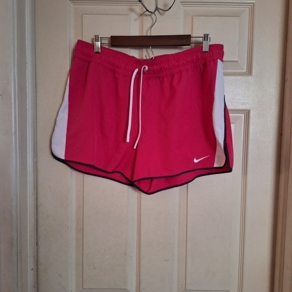 Nike shorts XL - Picture 1 of 8
